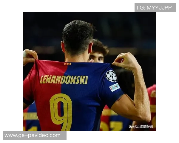 世体:帕尼切利成巴萨潜在引援目标,他是莱万低成本替代选择 世体:帕尼切利成巴萨潜在引援目标,他是莱万低成本替代选择