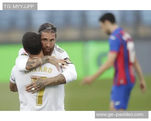 与老队友重逢,拉莫斯分享与纳瓦斯合照:很高兴见到你,兄弟 与老队友重逢,拉莫斯分享与纳瓦斯合照:很高兴见到你,兄弟